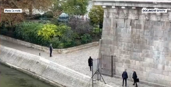 Βόλτα του Γάλλου Προέδρου μετά την παραίτηση Λεκορνί