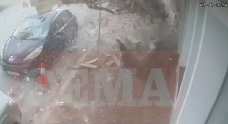 Βίντεο με την πτώση του μπαλκονιού στο Λαύριο