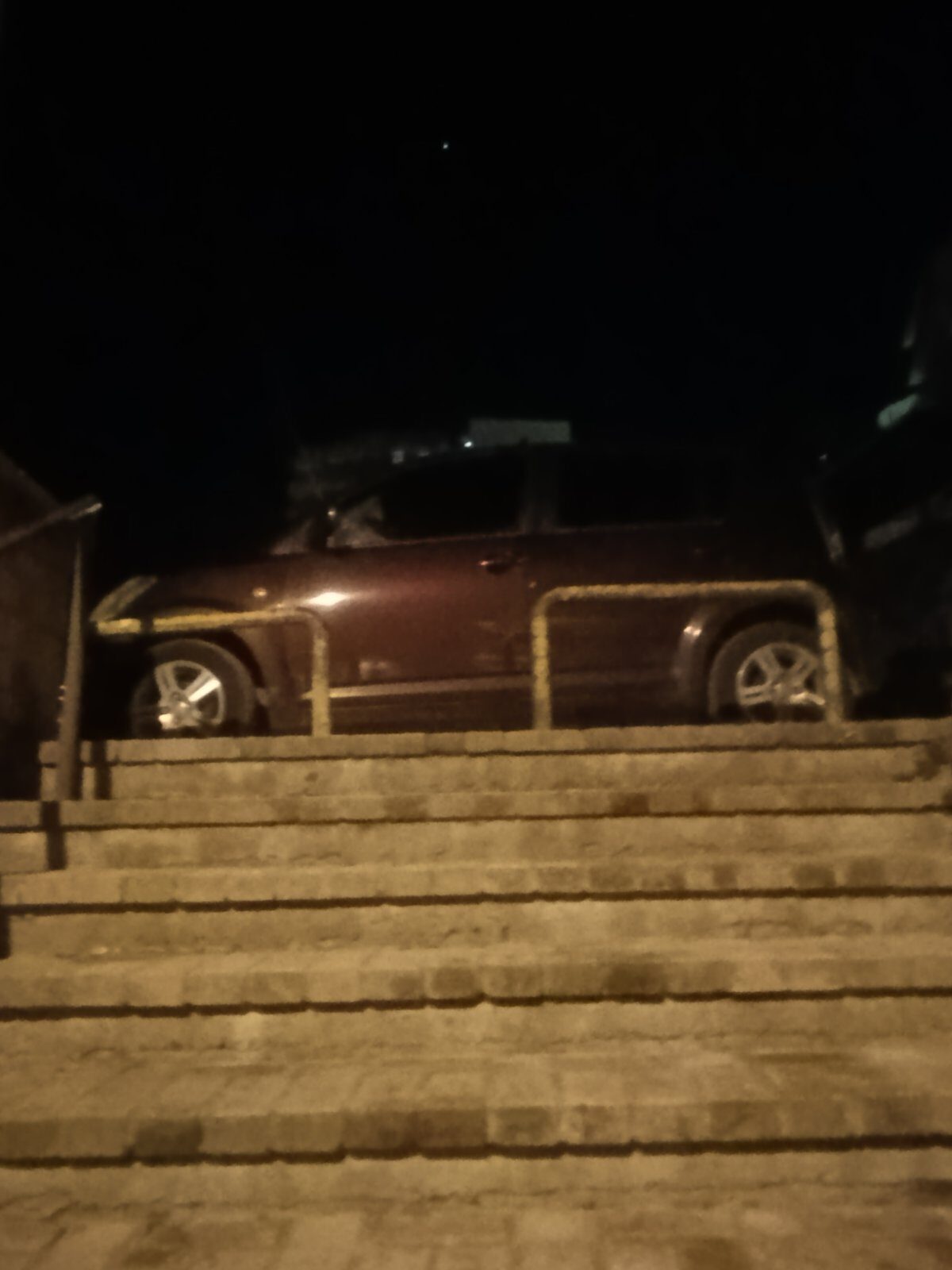 Αυτοκίνητα παρκαρισμένα στα Σκαλάκια Ευαγγελίστρια