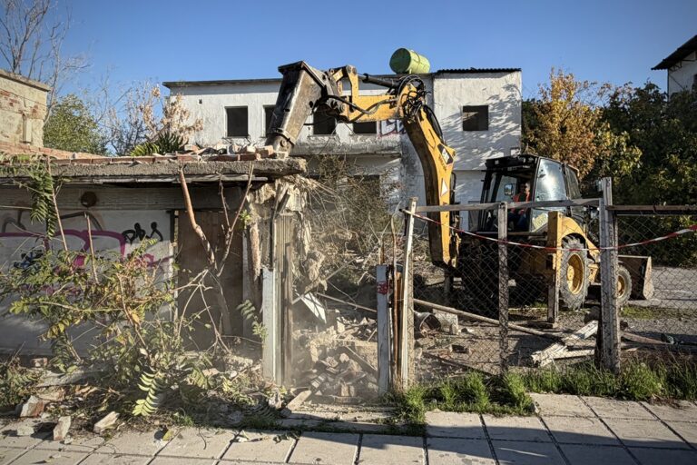 κατεδάφιση αγνό