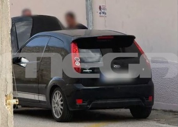 Φυλακισμένος διορθώνει αμάξι σωφρονιστικού υπαλλήλου