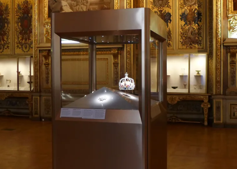 Η αίθουσα Απόλλων στο Λούβρο