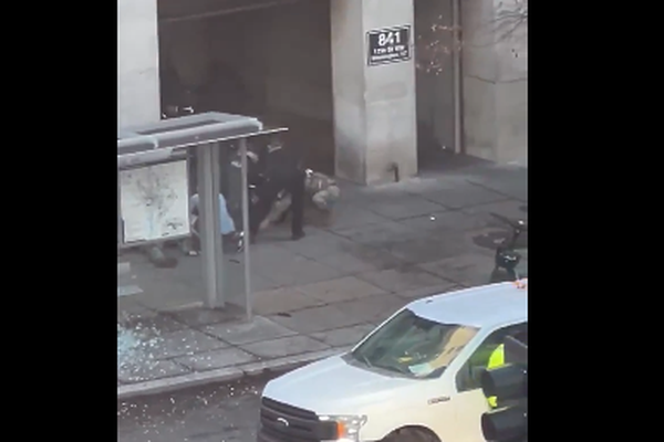 Πυροβολισμοί εθνοφρουράς στην Ουάσινγκτον