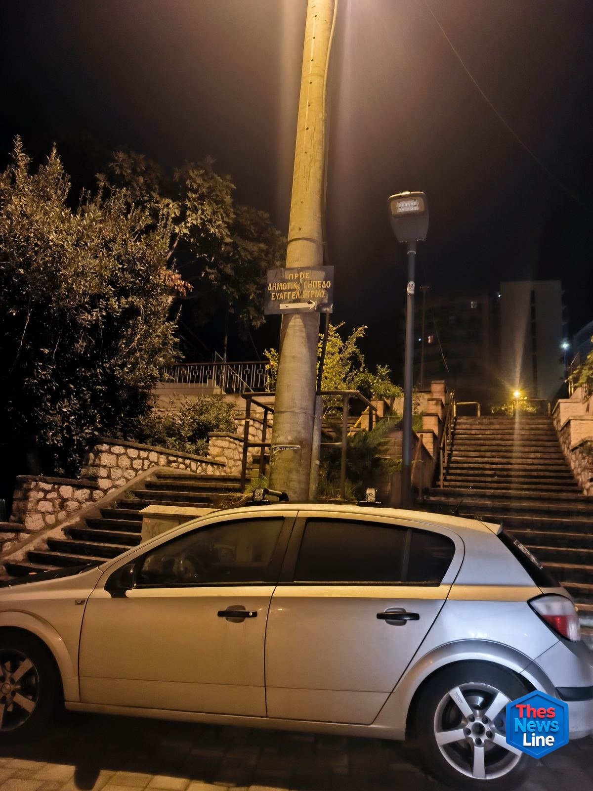 Αυτοκίνητα παρκαρισμένα στα Σκαλάκια Ευαγγελίστριας