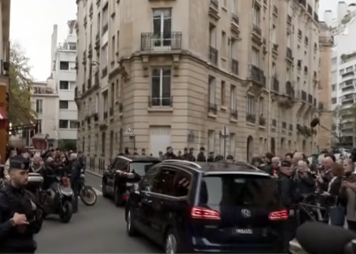 Αποχώρηση Σαρκοζί από τη φυλακή με αυτοκίνητο