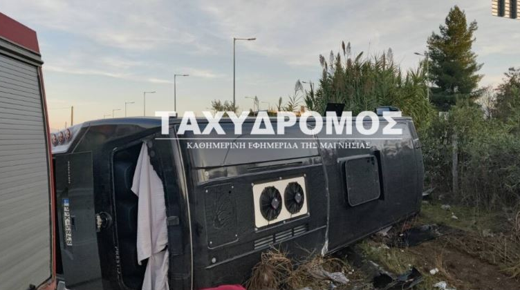 Ανατροπή λεωφορείου ταχυδρόμος