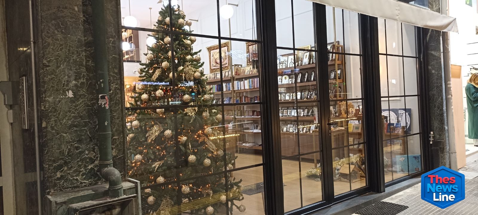 βιτρίνα χριστουγεννιάτικο δέντρο