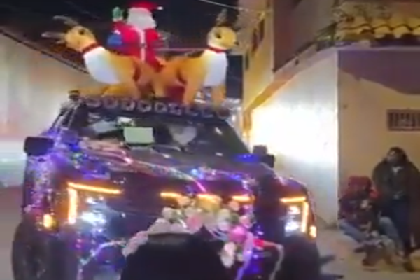 Μέλη καρτέλ μοιράζουν γλυκά