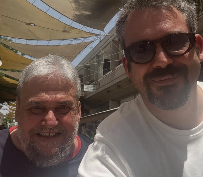 Ο ηθοποιός Πυγμαλίων Δαδακαρίδη με τον πατέρα του