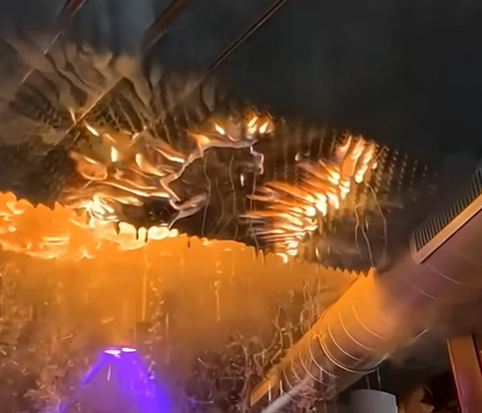 Φωτιά στο μπαρ Le Constellation