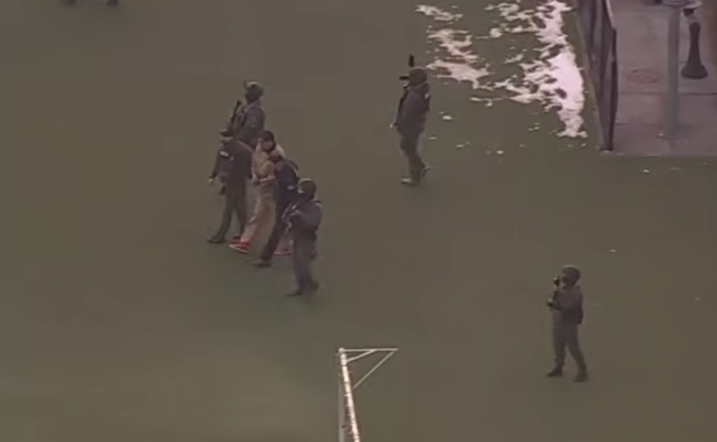 Ο Μαδούρο μεταφέρεται προς το δικαστήριο στη Νέα Υόρκη