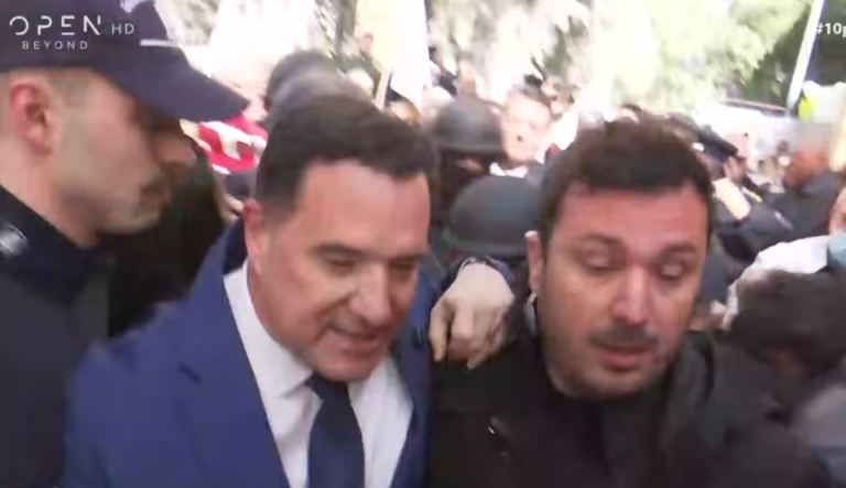 Επεισόδια στο νοσοκομείο Νίκαιας κατά την επίσκεψη Γεωργιάδη