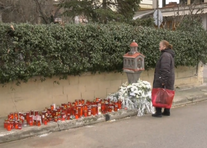 Εκκλησάκι στο σημείο που έχασε τη ζωή του ο 17χρονος από τη Σίνδο