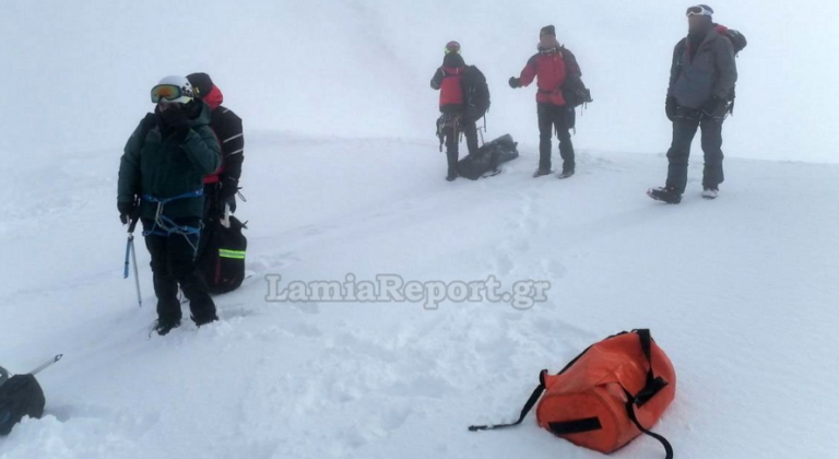 Ομάδα διάσωσης στα χιόνια