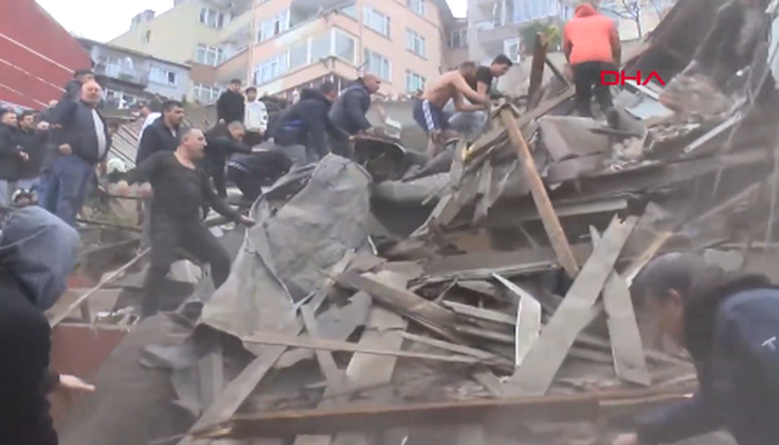 Κατάρρευση δύο κτιρίων στην Κωνσταντινούπολη