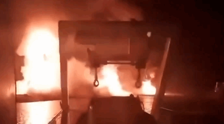 Φωτιά σε πλοίο στον Περσικό Κόλπο