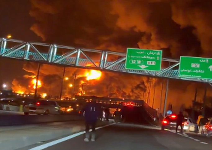 Πυραυλική επίθεση στις πετρελαϊκές εγκαταστάσεις Τεχεράνη