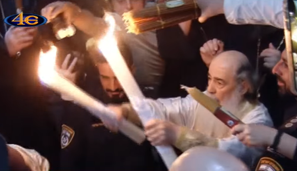 Ο Πατριάρχης Ιεροσολύμων Άγιο Φως