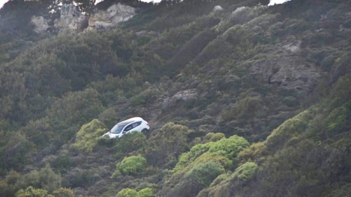 Αυτοκίνητο σε γκρεμό στη Ρόδο