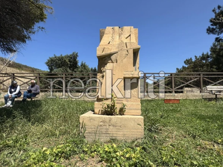 Βανδαλισμός αγάλματος Ξυλούρη