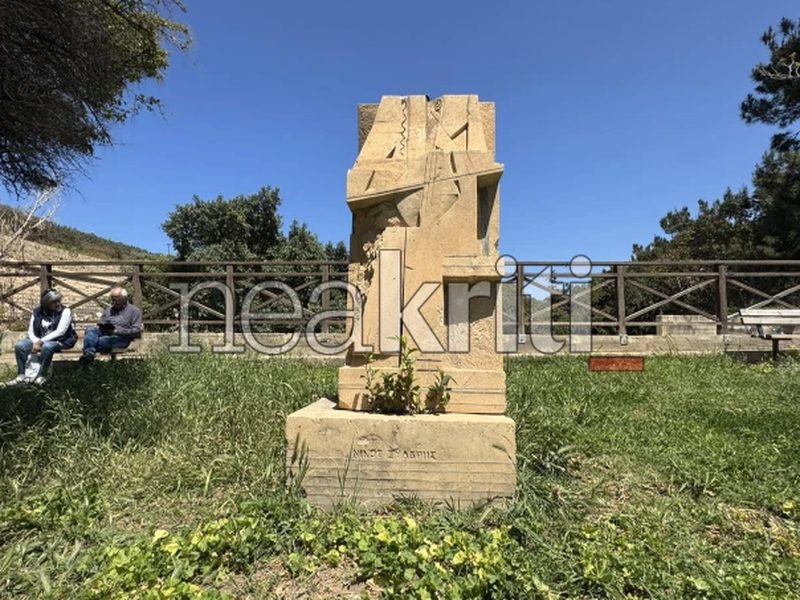 Βανδαλισμός αγάλματος Ξυλούρη