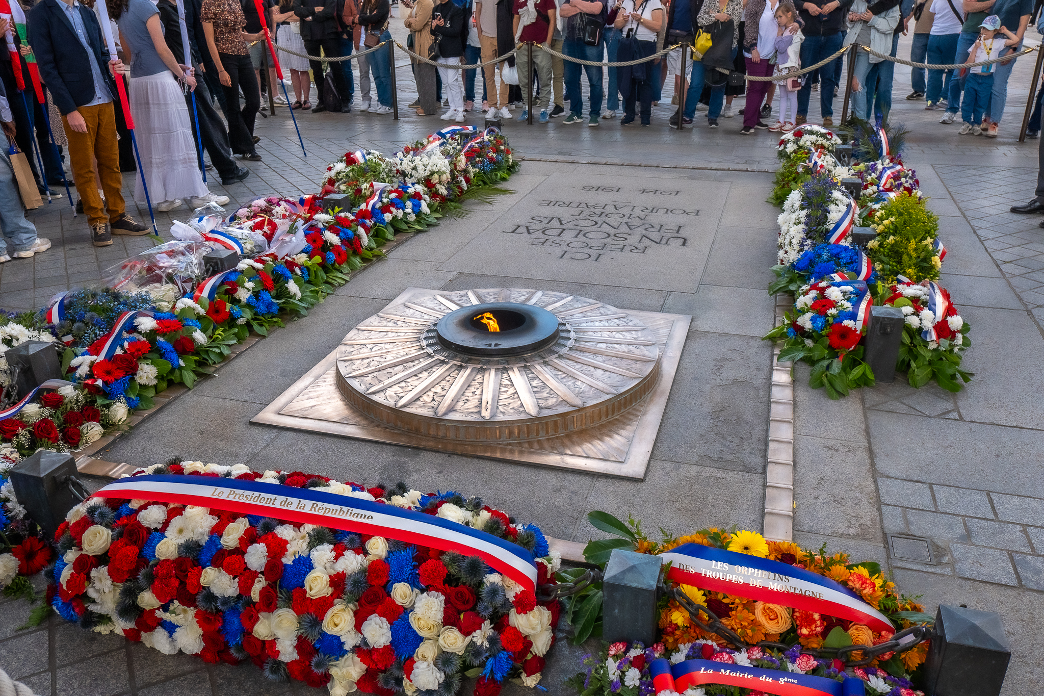 Journée de l' europe - Ravigage de la flamme Arc de Thriomphe