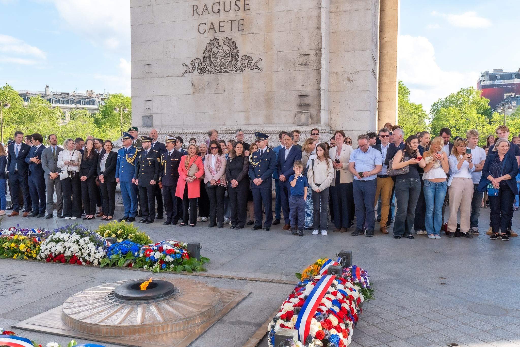 Journée de l' europe - Ravigage de la flamme Arc de Thriomphe