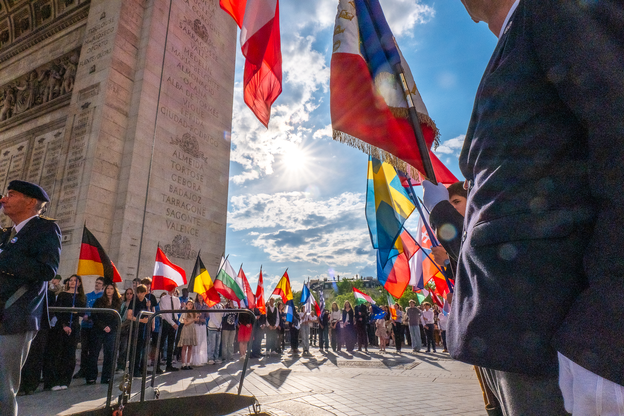 Journée de l' europe - Ravigage de la flamme Arc de Thriomphe