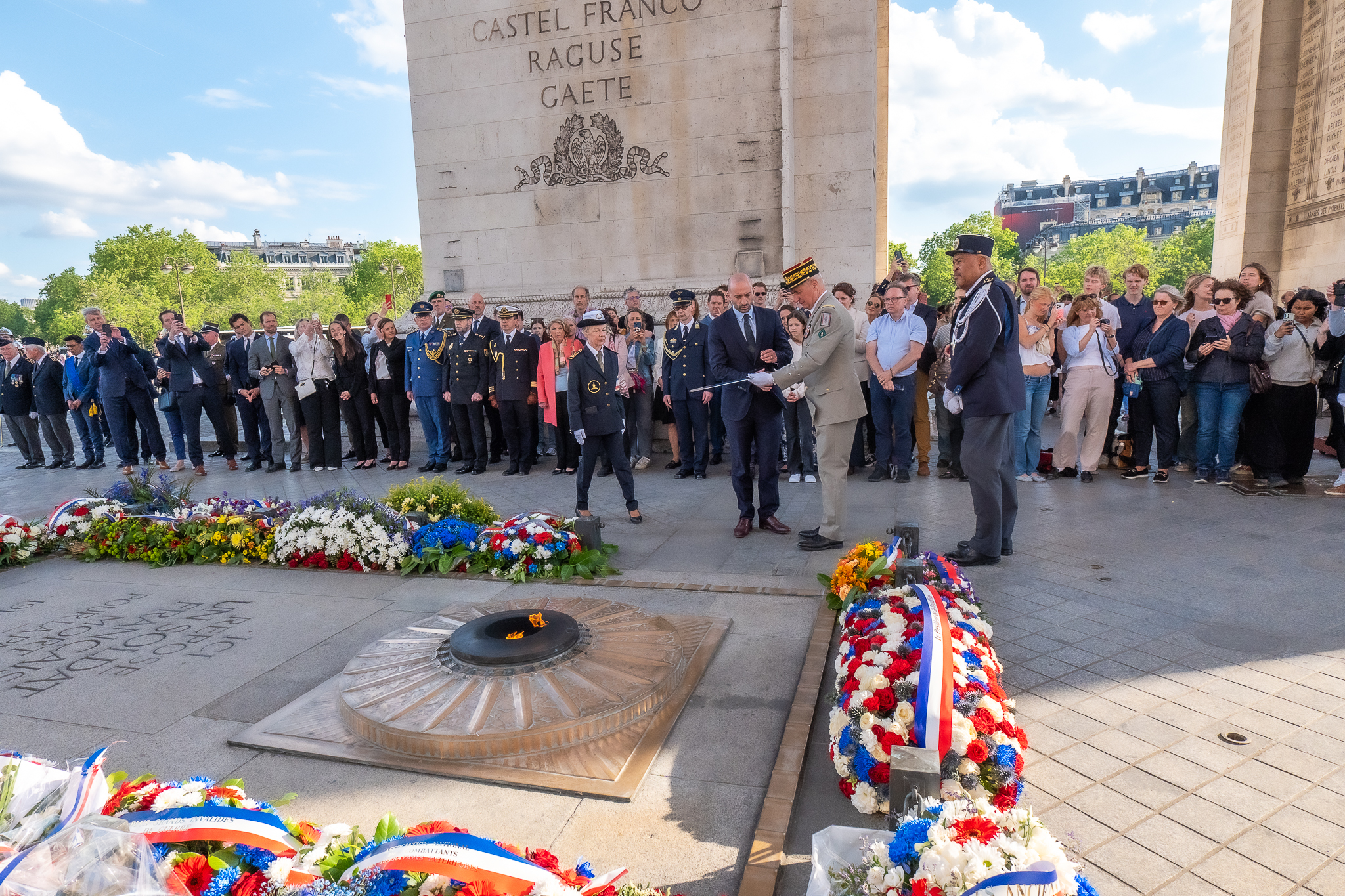 Journée de l' europe - Ravigage de la flamme Arc de Thriomphe