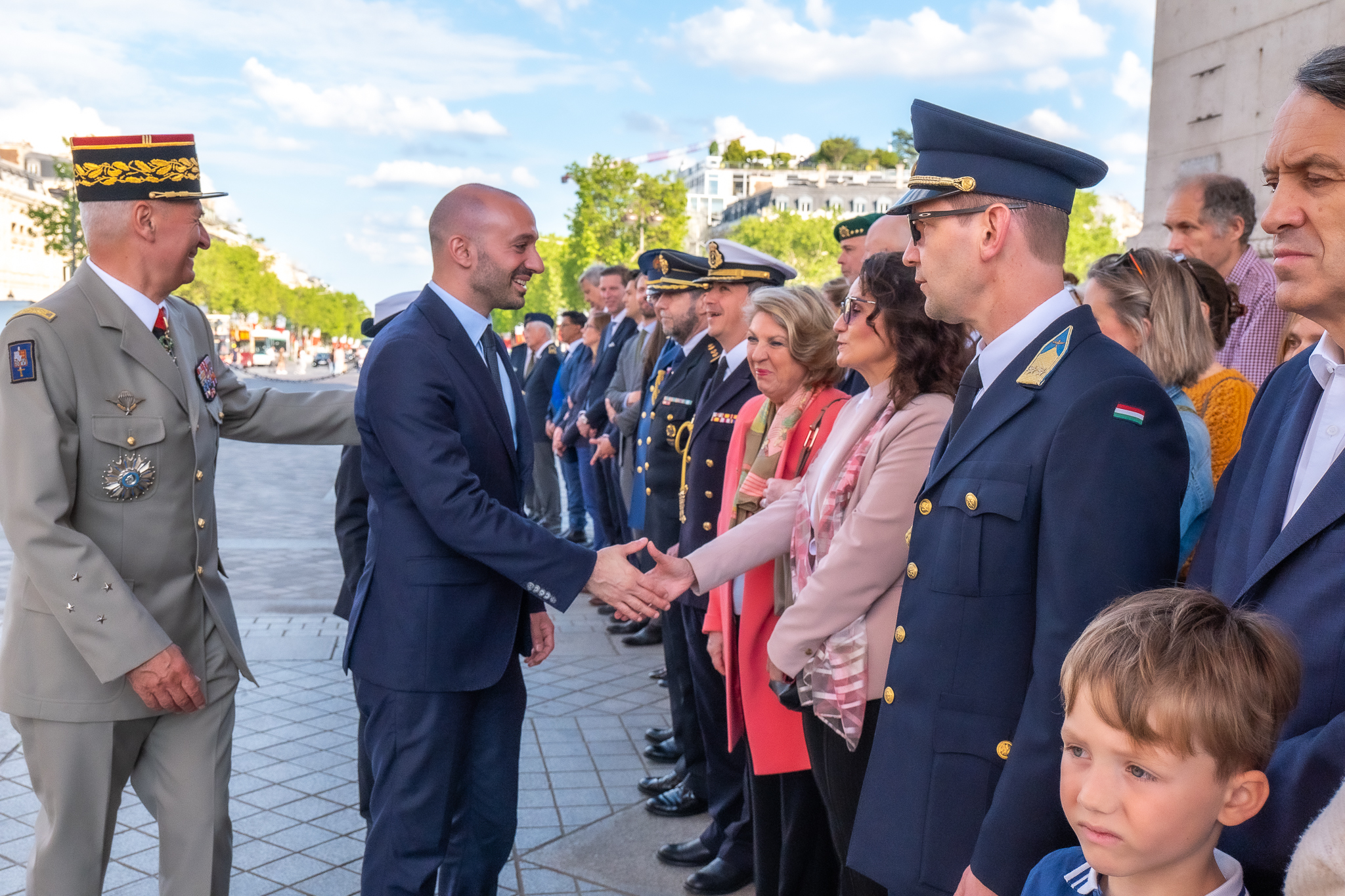 Journée de l' europe - Ravigage de la flamme Arc de Thriomphe