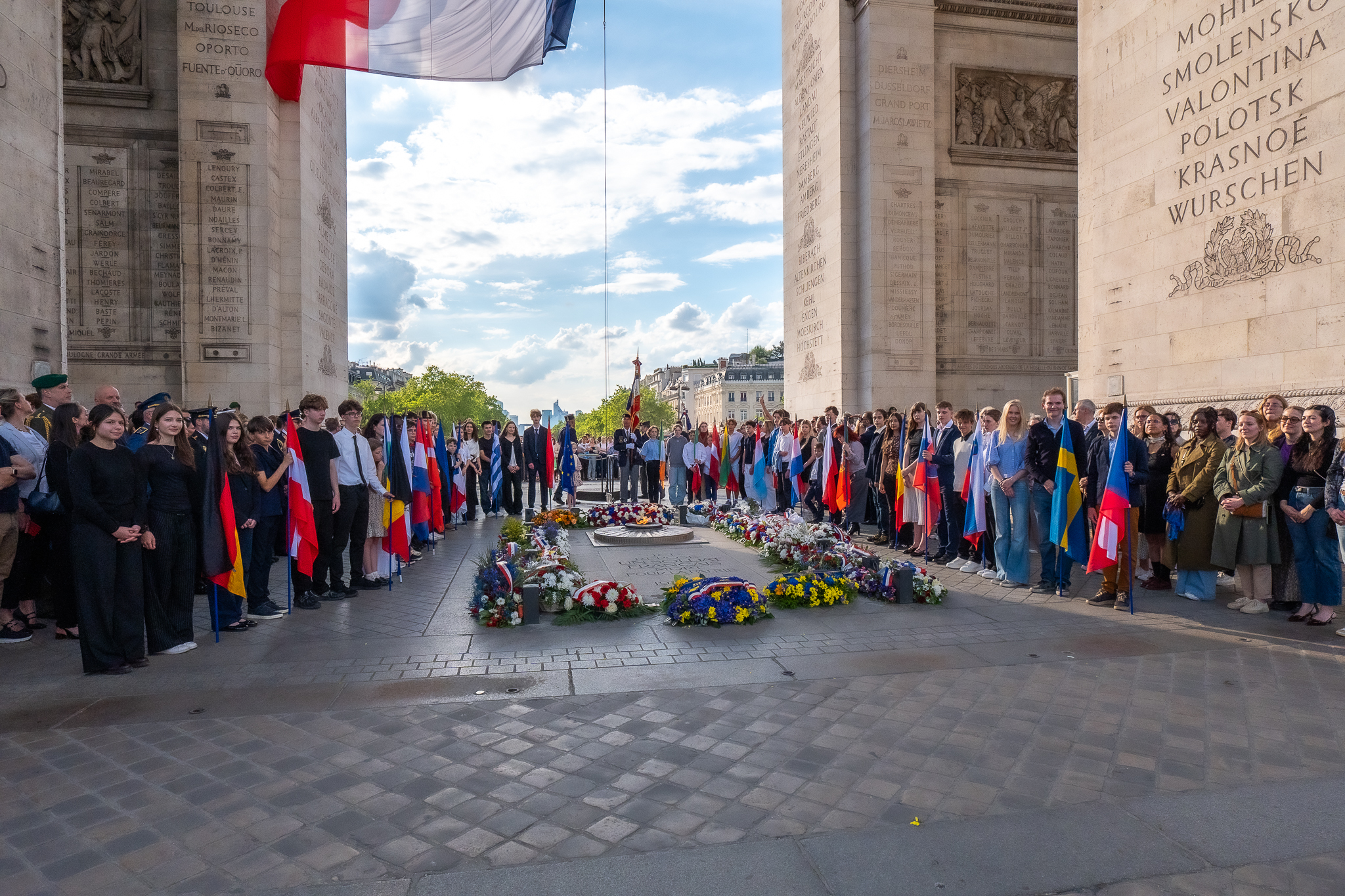 Journée de l' europe - Ravigage de la flamme Arc de Thriomphe