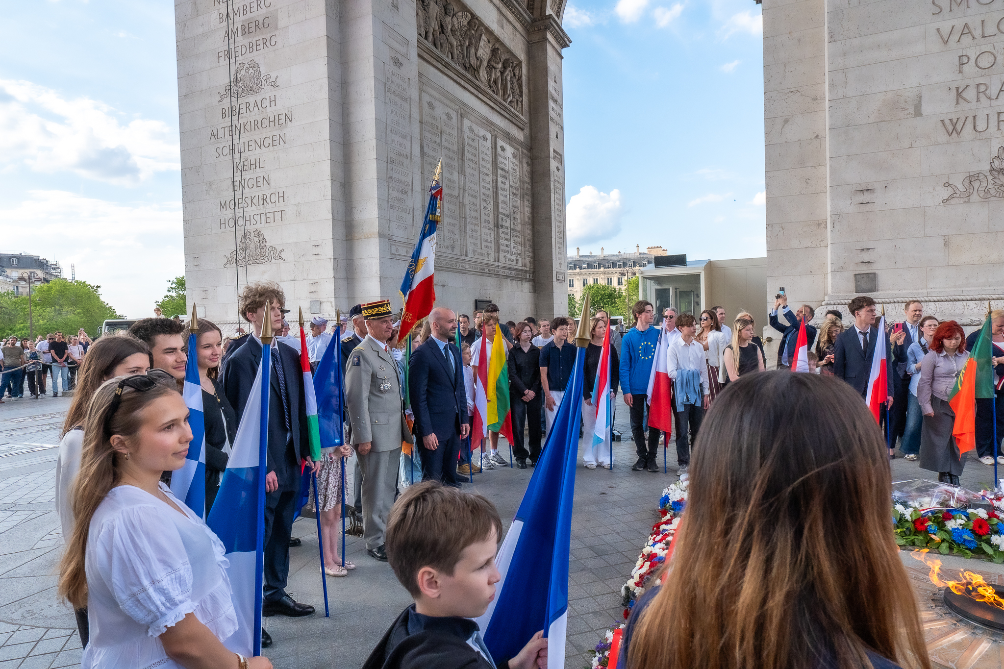 Journée de l' europe - Ravigage de la flamme Arc de Thriomphe