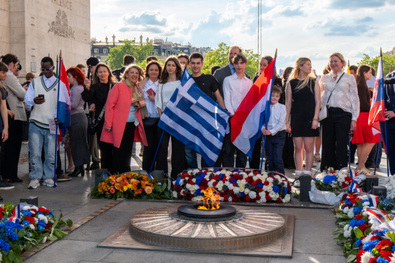 Journée de l' europe - Ravigage de la flamme Arc de Thriomphe