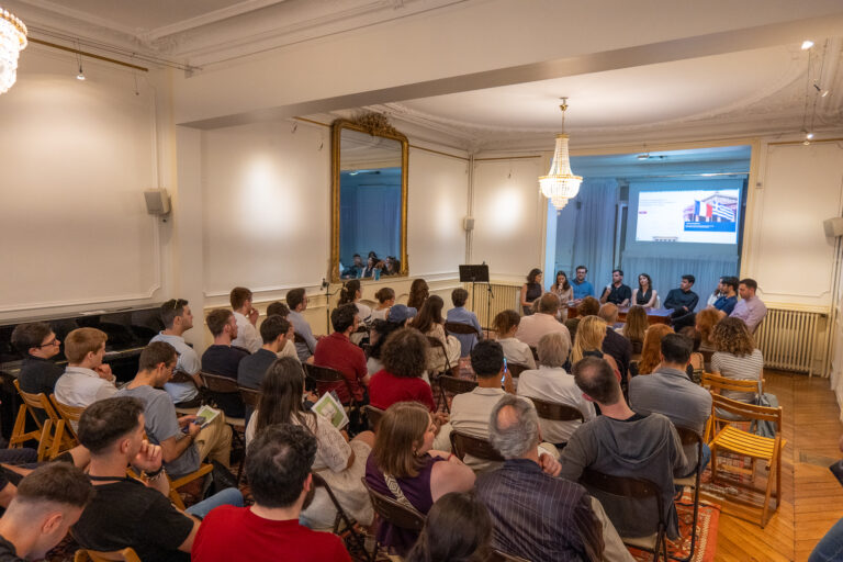 Opening event της Société des Amis des Jeunes Hellénophones (SAPJH) στο Παρίσι. Η εκδήλωση, που φιλοξενήθηκε στo Ελληνικό Σπίτι