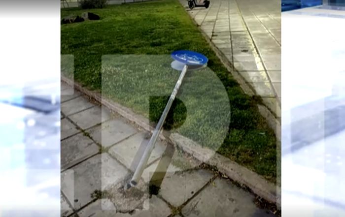 Πεσμένη πινακίδα σήμανσης