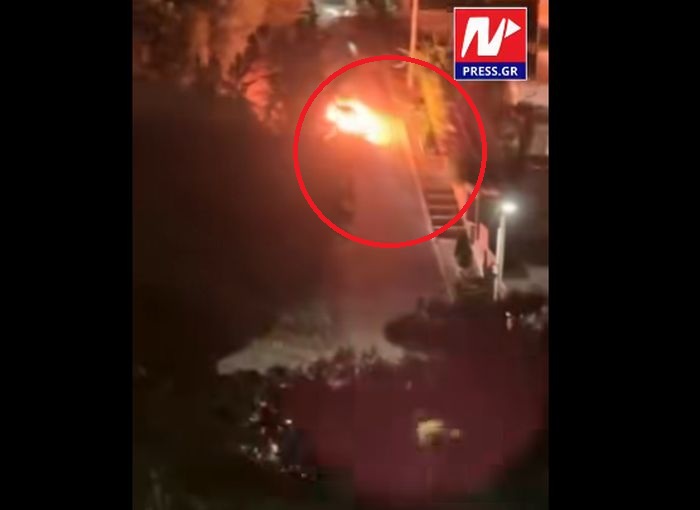 Τρελή πορεία φλεγόμενου αυτοκινήτου στη Βούλα