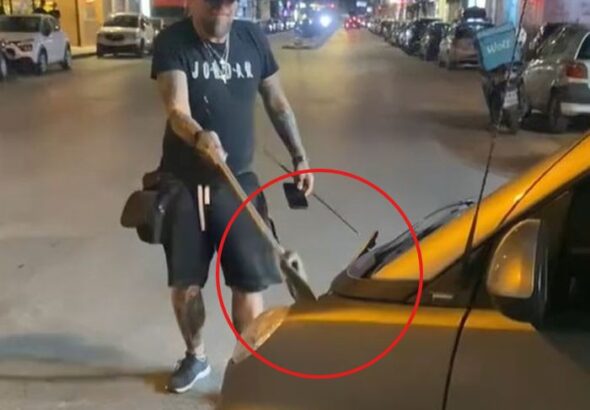 Φίδι μέσα σε αυτοκίνητο στη Χαριλάου