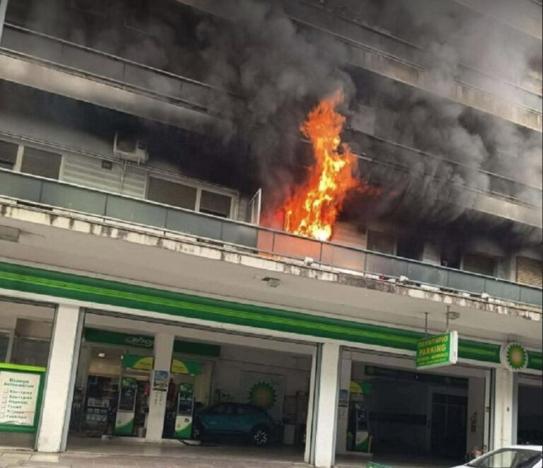 Φωτιά σε διαμέρισμα στη Θεσσαλονίκη
