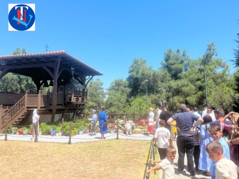 Προσκυνημα στον ταφο του Οσίου Παϊσίου