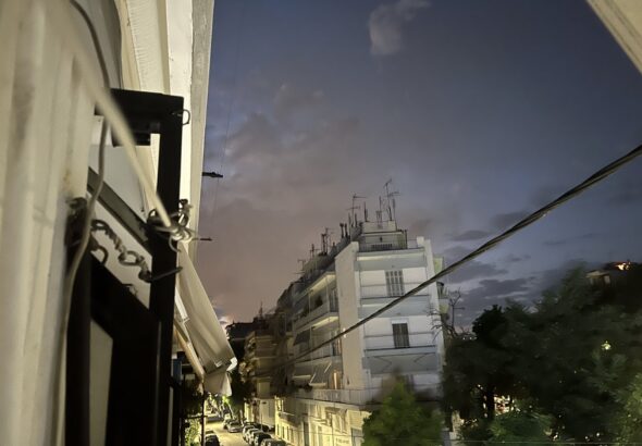 Καπνός από τη φωτιά στο Ωραιόκαστρο