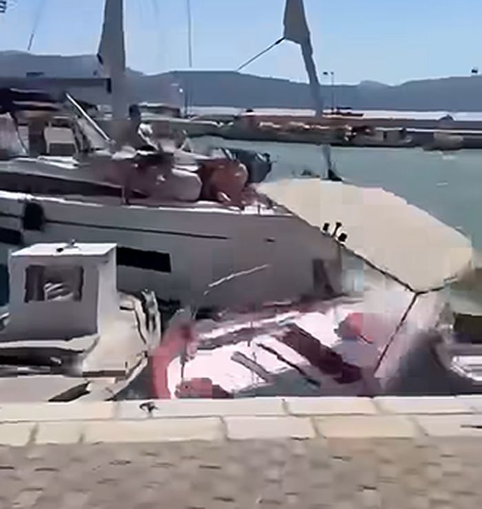 Ιστιοφόρο εμβολίζει σκάφη αγκυροβολημένα