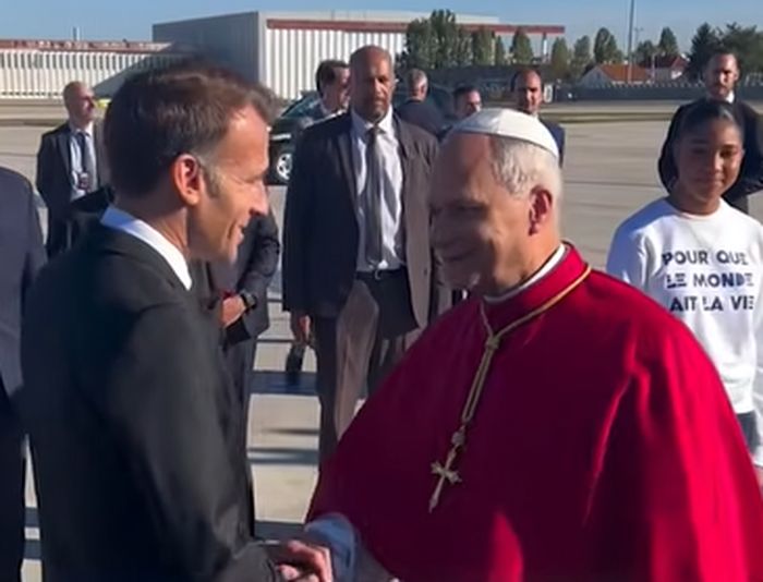 Πάπας Λεόν και Εμμανουέλ Μακρόν