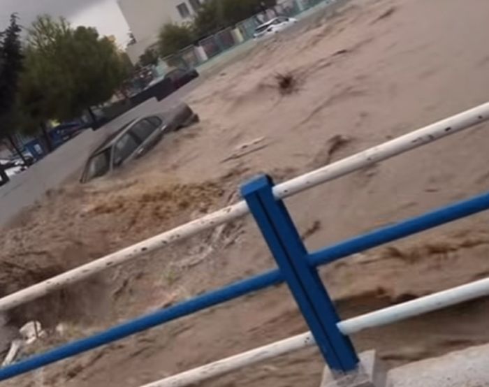 Ρόδος κακοκαιρία αμάξι παρασύρεται